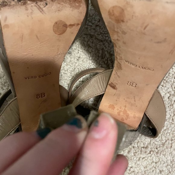 BCBGMaxAzria Taupe Leather Platform Aztec Print Heels - Size 8B - Picture 6 of 6